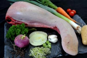 
	Pi&egrave;ce de 2.200 a 2.300kg

	Il n'est pas n&eacute;cessaire de la faire trempee dans de l'eau vinaigr&eacute;e ou de la blanchir.

	Viande &agrave; bouillir. Tr&egrave;s tendre et moelleuse, &agrave; deguster avec son incontournable... 