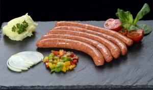 
	12 &agrave; 15 pi&egrave;ces

	&nbsp;

	Fabrication artisanale. 100 % &eacute;paule de porc ( VPF) et poitrine d'agneau (agneau fran&ccedil;ais), boyau naturel d'agneau, &eacute;pices &agrave; saucisses ( piments doux et fort, sel, dextrose,... 