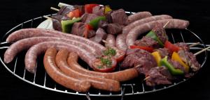 
	Composition : 3 saucisses pur porc

	&nbsp;&nbsp;&nbsp;&nbsp;&nbsp;&nbsp;&nbsp;&nbsp;&nbsp;&nbsp;&nbsp;&nbsp;&nbsp;&nbsp;&nbsp;&nbsp;&nbsp;&nbsp;&nbsp;&nbsp;&nbsp;&nbsp;&nbsp;&nbsp; 3 saucisses aux herbes

	&nbsp;&nbsp;&nbsp;&nbsp;&nbsp;&nbsp;&nbsp;&nbsp;&nbsp;&nbsp;&nbsp;&nbsp;&nbsp;&nbsp;&nbsp;&nbsp;&nbsp;&nbsp;&nbsp;&nbsp;&nbsp;&nbsp;&nbsp;&nbsp;... 